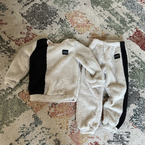 Boutique Boys Sherpa Jogger Sweat Set Pullover Top and Sweatpants EUC size 5/6 - Picture 8 of 10